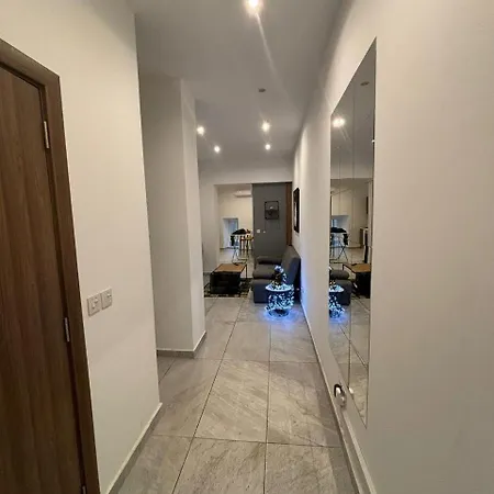Stylish 2 Bedroom Loft With Yard *