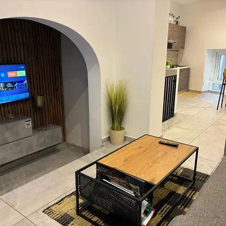 Stylish 2 Bedroom Loft With Yard Apartmán Pietà