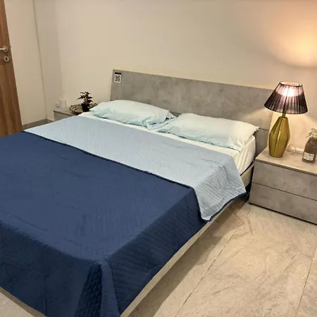 Apartmán Stylish 2 Bedroom Loft With Yard *