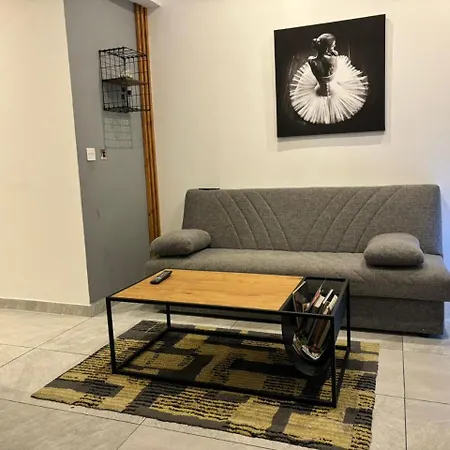 Διαμέρισμα Stylish 2 Bedroom Loft With Yard