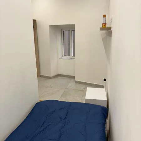Stylish 2 Bedroom Loft With Yard Apartmán *