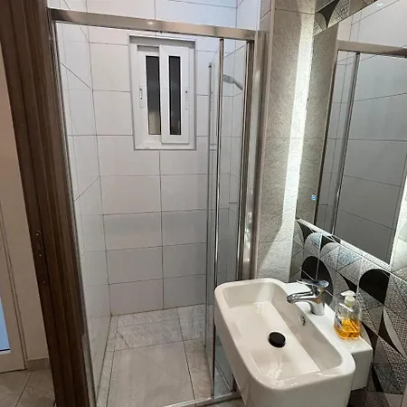 Stylish 2 Bedroom Loft With Yard Appartamento