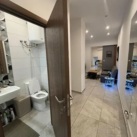 Appartamento Stylish 2 Bedroom Loft With Yard Pietà